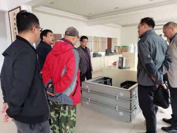 河南省建設(shè)廳科技與標(biāo)準(zhǔn)處康處長(zhǎng)、河南省建筑協(xié)會(huì)段秘書長(zhǎng)、河南省建筑科學(xué)研究院黃工等一行蒞臨考察