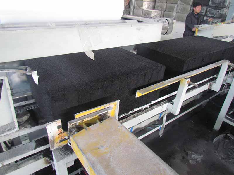 <a href='http://www.sesehui.cn/shimogaixingshuinibaowenban/'>石墨改性水泥基保溫板</a>車(chē)間照片-5